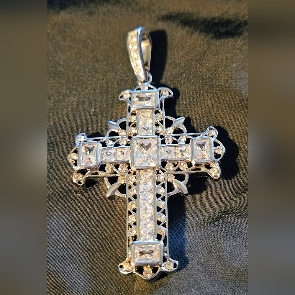 Cross Pendant - Picture 2 of 7